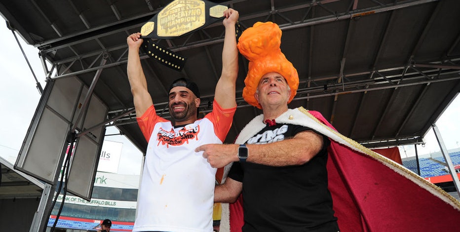 Aussie eater consumes record 276 Buffalo wings, tops American legend Joey  Chestnut for wing king crown