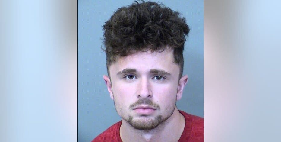 Man tried to buy firearms with fake ID at Arizona gun show, police say