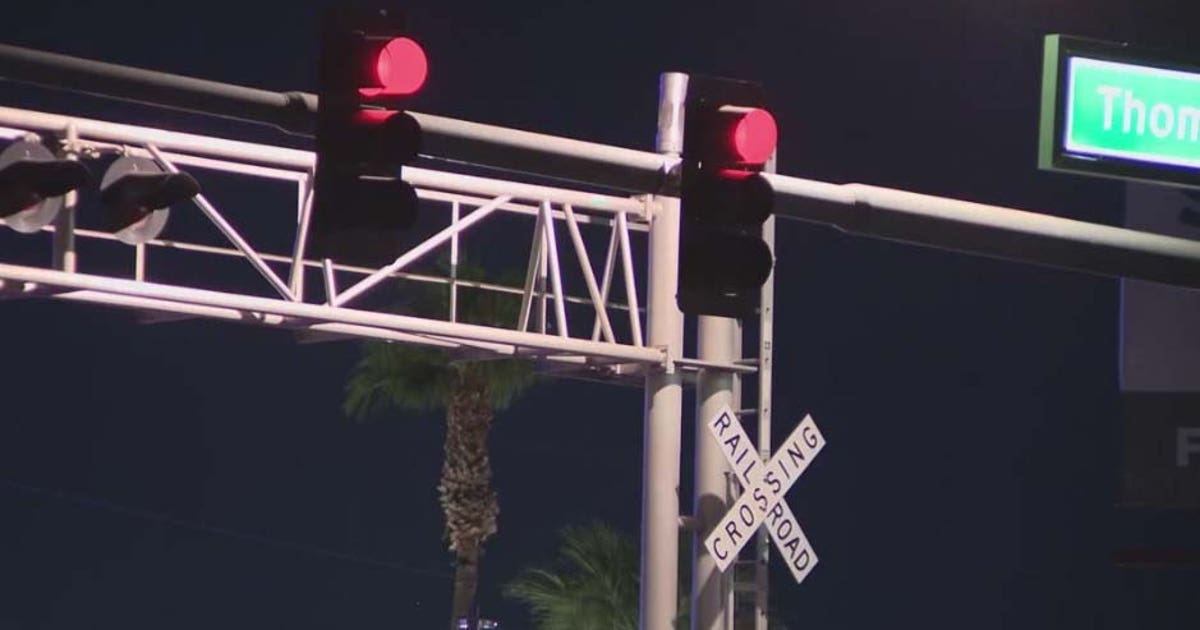 Man hit, killed by train at Phoenix intersection | FOX 10 Phoenix