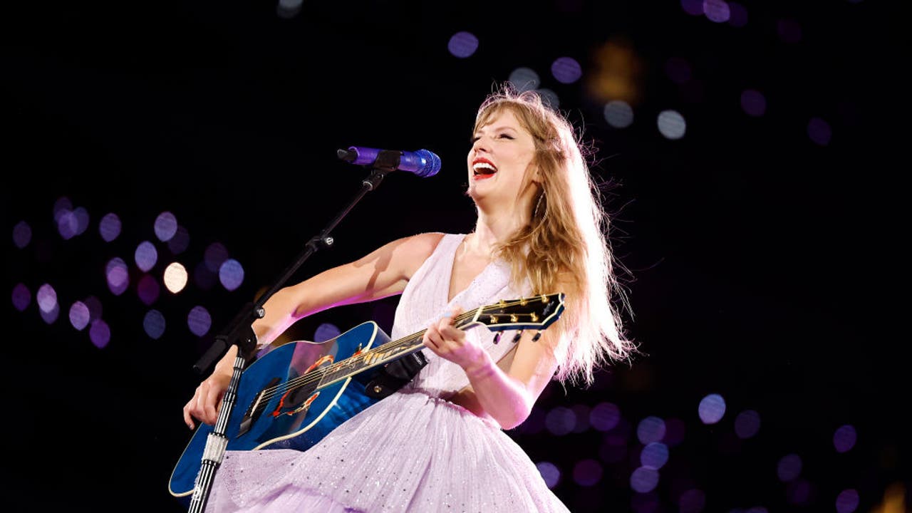 Craving more Taylor Swift? These Halloween outfits might just steal the spotlight! - Vimarsana News