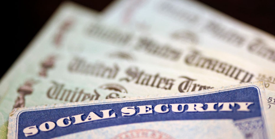 Social Security benefits to receive 3.2% pay bump next year: See how much money you could receive