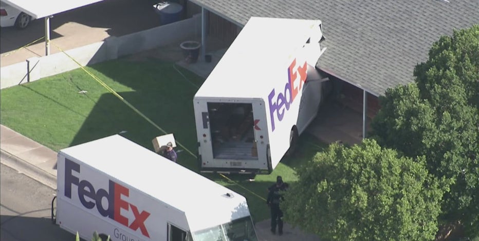 FedEx truck crashes into Tempe home