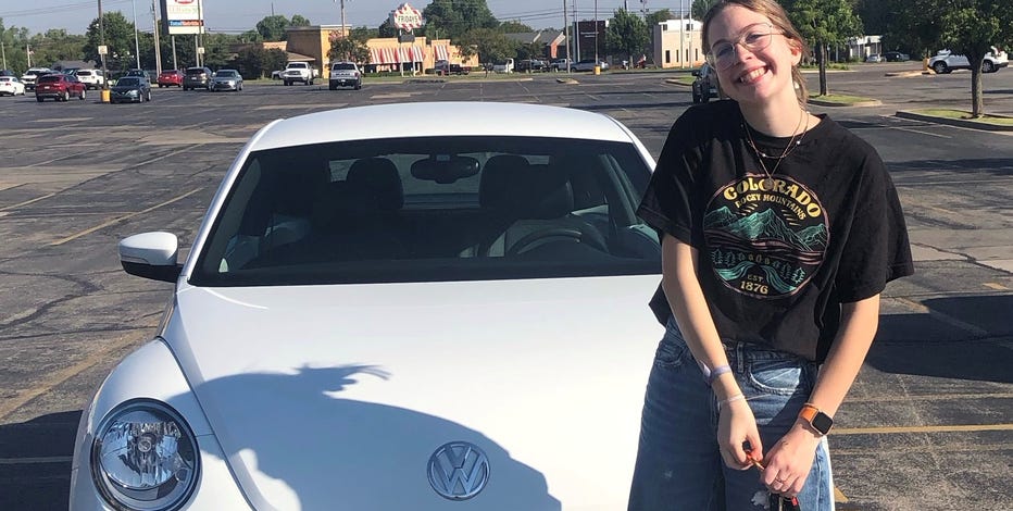 Teen wins car in raffle after attending stranger's funeral