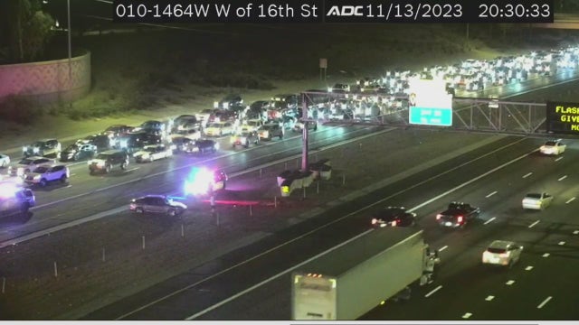 Person killed in eastbound I-10 crash in Phoenix, authorities say