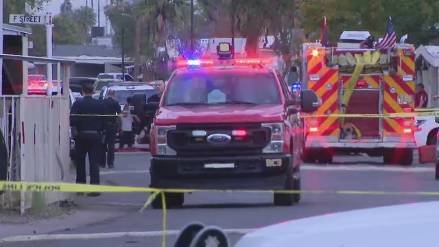 1 teen dead, 2 others hospitalized after shooting in Phoenix mobile home park, PD says