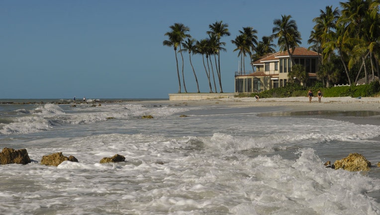 Beach-house-in-Florida.jpg