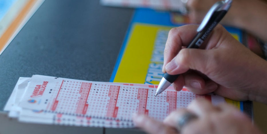 Man who won $1.35B Mega Millions sues his daughter’s mother for revealing win to his family