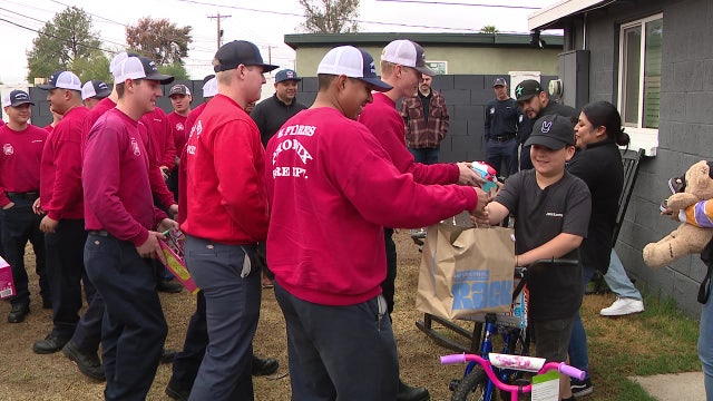 Phoenix family gets free pool fence ahead of Christmas