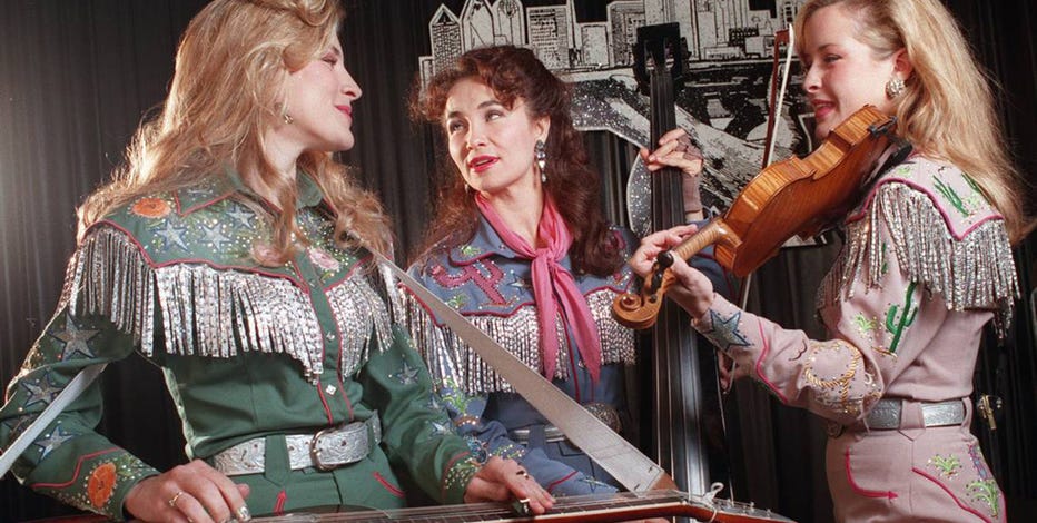 The Dixie Chicks founding member Laura Lynch dies in car crash