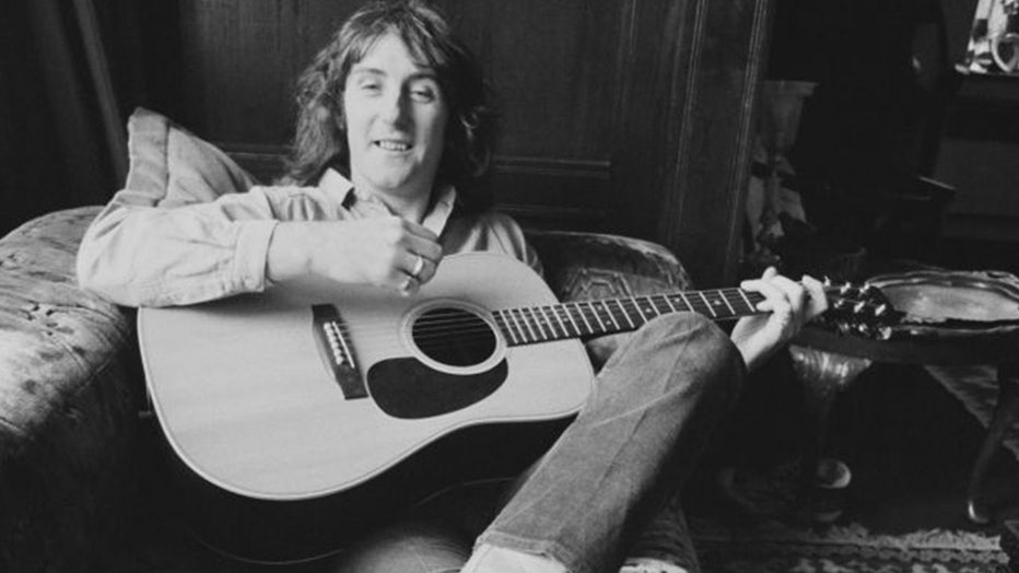 Denny Laine, Wings and Moody Blues musician, dies age 79 - BBC News
