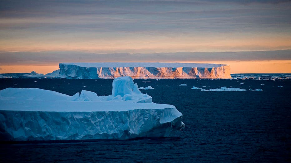 Iceberg on the move: