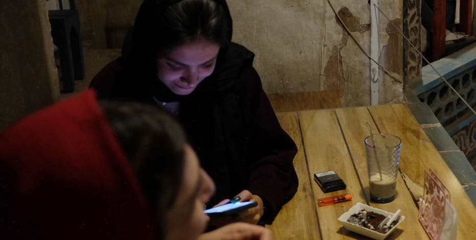 Can you ditch your cellphone for an entire month? This company will pay thousands if you do