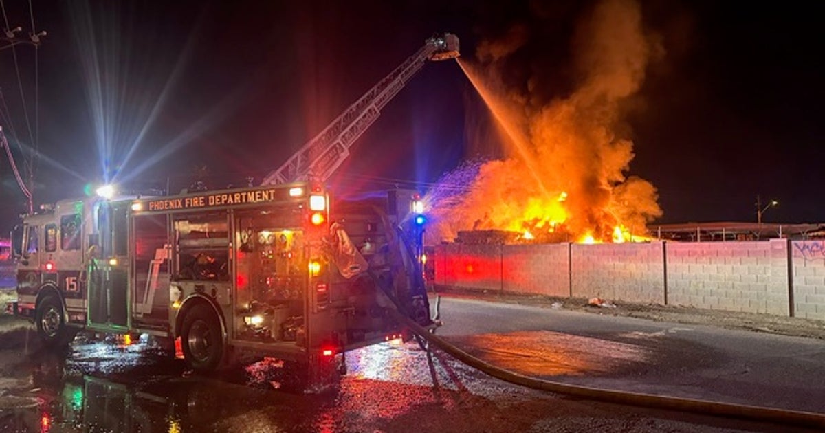 Huge fire breaks out at Phoenix construction business | FOX 10 Phoenix