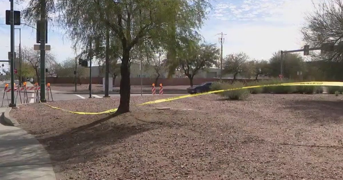 Woman killed in crash involving light rail in Phoenix | FOX 10 Phoenix