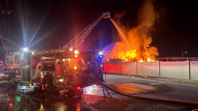 Huge fire breaks out at Phoenix construction business