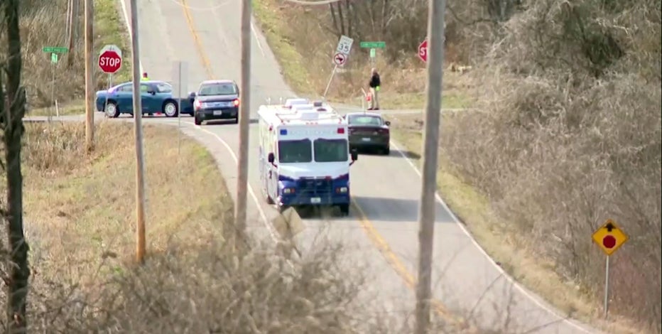 Missouri police officer, process server killed in shooting, police say