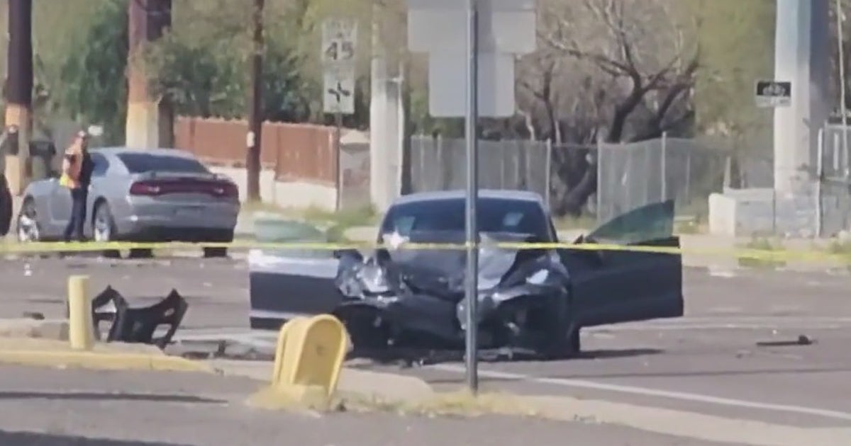 Woman dead, 2 others hurt in Phoenix crash | FOX 10 Phoenix