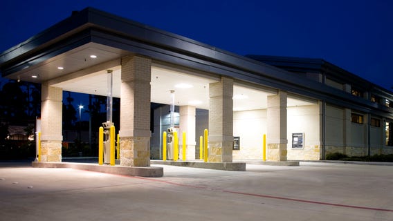 Two Ohio women facing felony charges after propping up dead man in car, driving to bank to withdraw his money