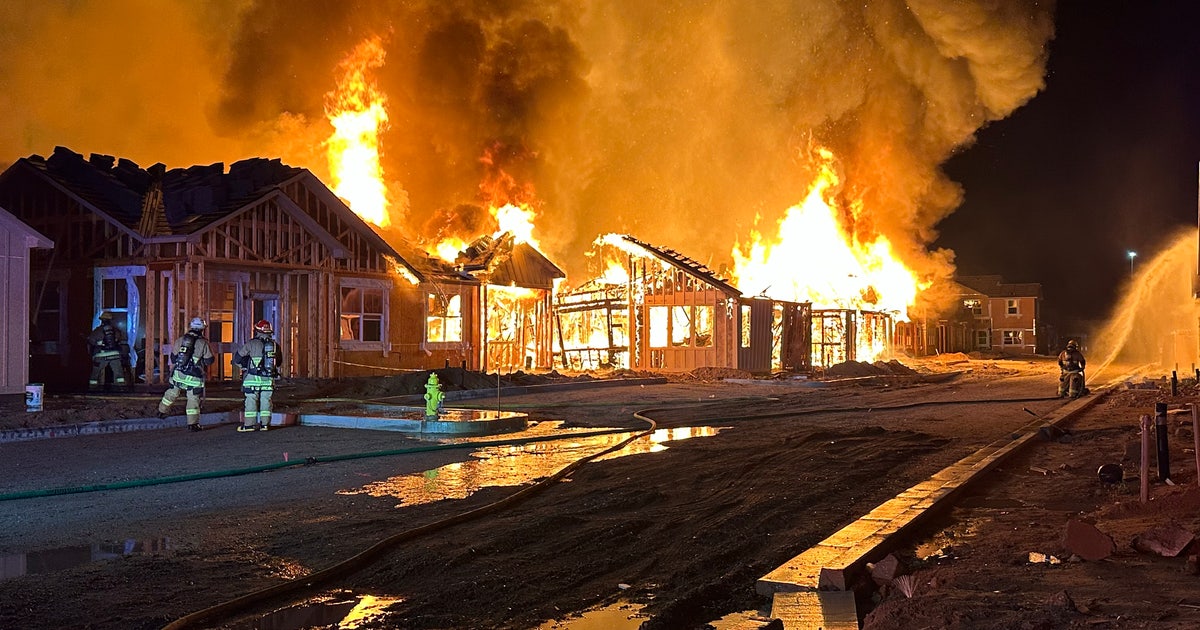 Massive fire burns Phoenix new housing development | FOX 10 Phoenix