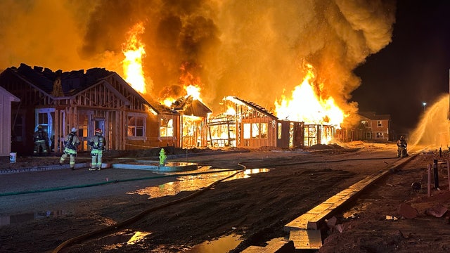 Massive fire burns Phoenix new housing development