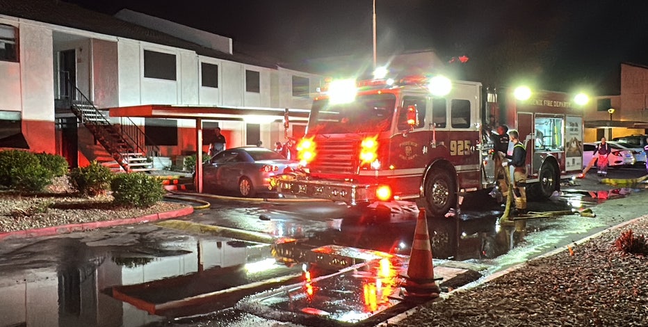 Apartment fire in Phoenix leaves 1 man, 1 child in critical condition