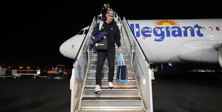 After flight delay, defending champion UConn arrives in Arizona for Final Four in middle of night