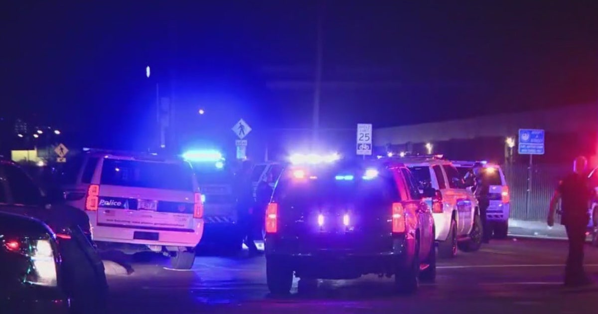 Shoplifting suspect dies after being shot by Phoenix officer: PD | FOX ...