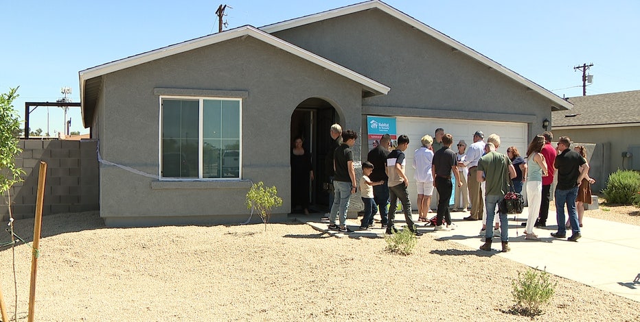 Kurt and Brenda Warner's First Things First program awards house to mother of 4