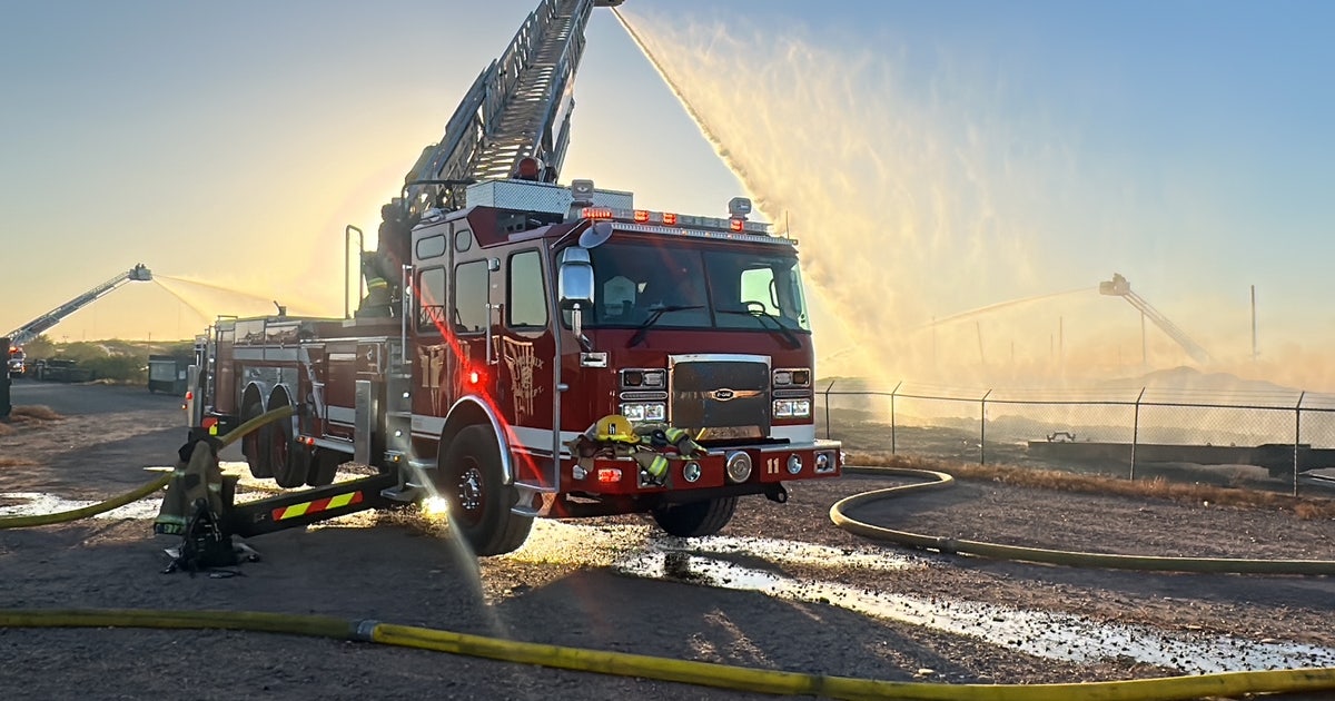 Mulch fire in Phoenix sends big plume of smoke into sky | FOX 10 Phoenix