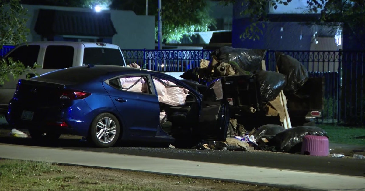 Woman dead following west Phoenix crash: PD | FOX 10 Phoenix