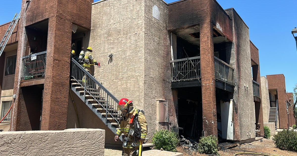 Two hurt, several displaced after Phoenix apartment fire | FOX 10 Phoenix