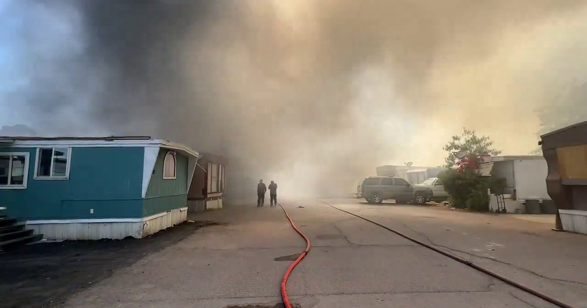 Dozens of residents displaced, 5 mobile homes destroyed in Phoenix fire ...