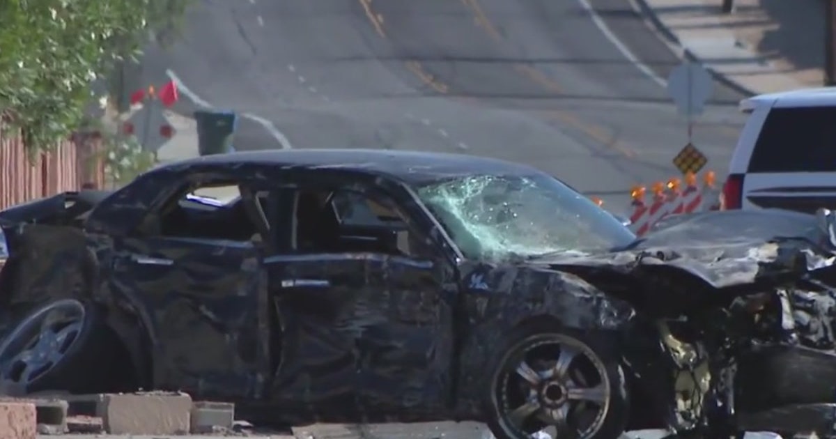 Driver dies after crashing into wall in north Phoenix | FOX 10 Phoenix