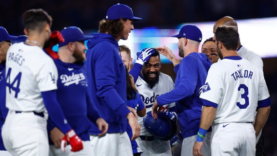 Teoscar Hernández singles in go-ahead run in 9th, lifting Dodgers over D-backs
