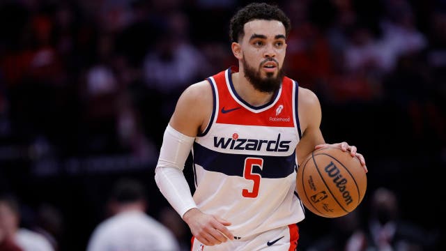 Suns sign Tyus Jones to 1-year deal, adding point guard to aid team’s All-Star trio