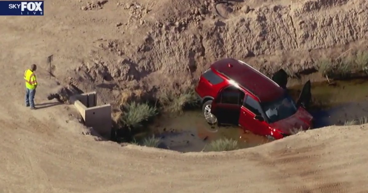 2 kids hospitalized after crash sends SUV into canal | FOX 10 Phoenix