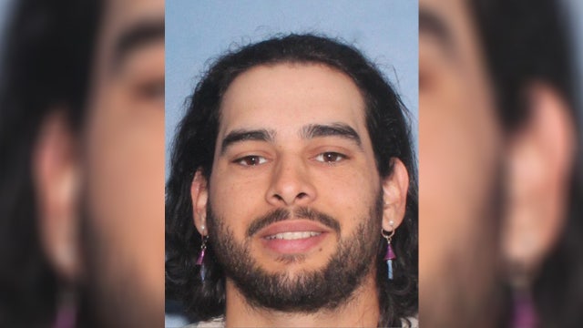 Man accused of stealing cellphones from teenage girls