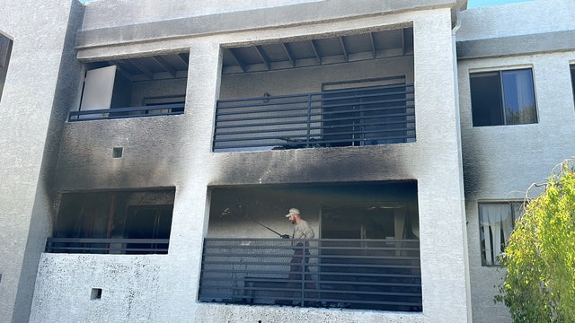 Apartment fire displaces 4 adults and 3 children in Phoenix