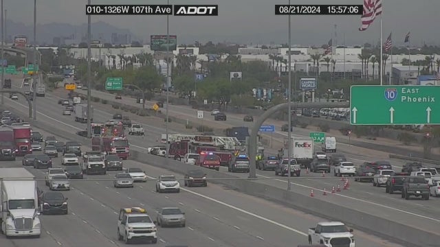 Six-car crash in Avondale on I-10 kills a person, injures another