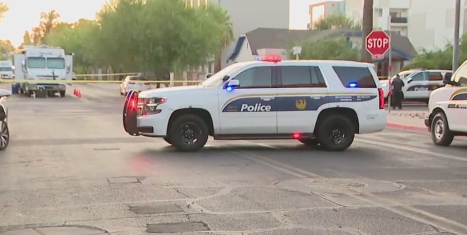 Shots fired at Phoenix officers; search for suspects underway: PD