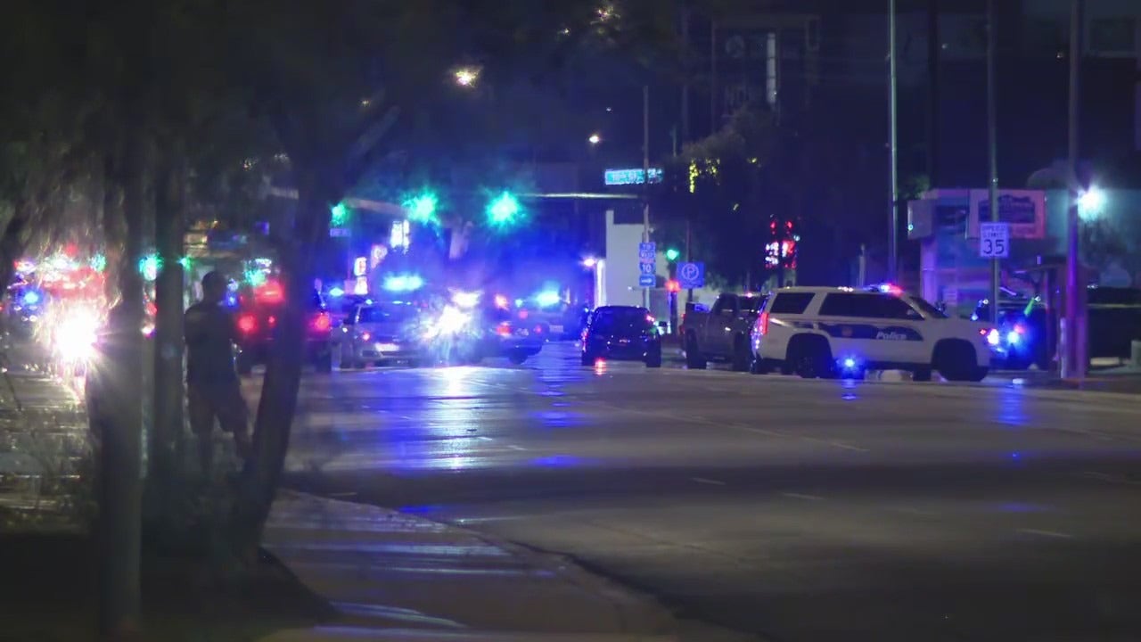 2 Phoenix police officers injured in shooting near downtown