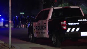 Officers gathered in Tempe neighborhood after car fled from Scottsdale Police traffic stop