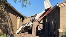 Small plane crashes between two houses in Marana