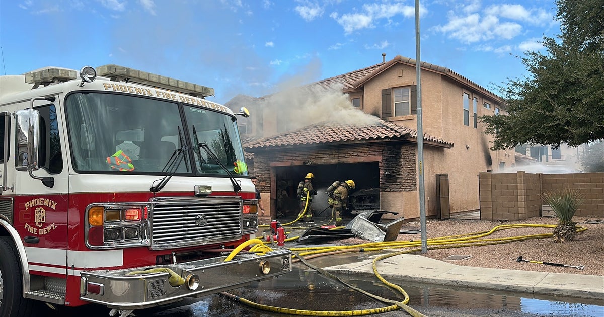 Phoenix and Tolleson Fire Departments respond to garage fire after
