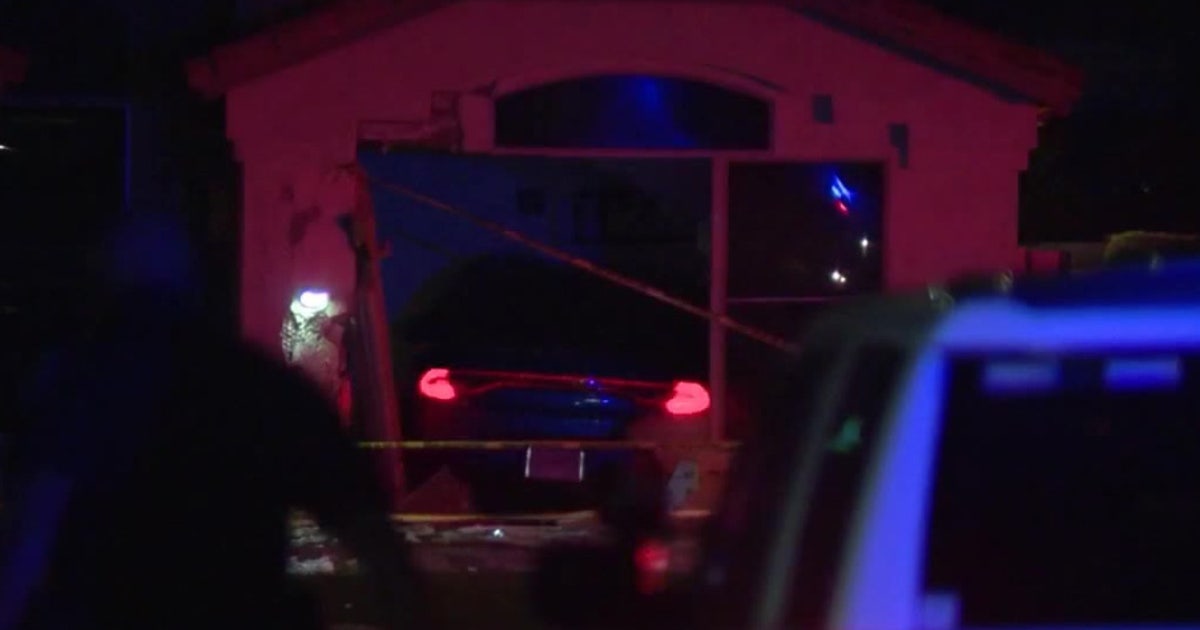 Woman dies after car crashes into Glendale house | FOX 10 Phoenix