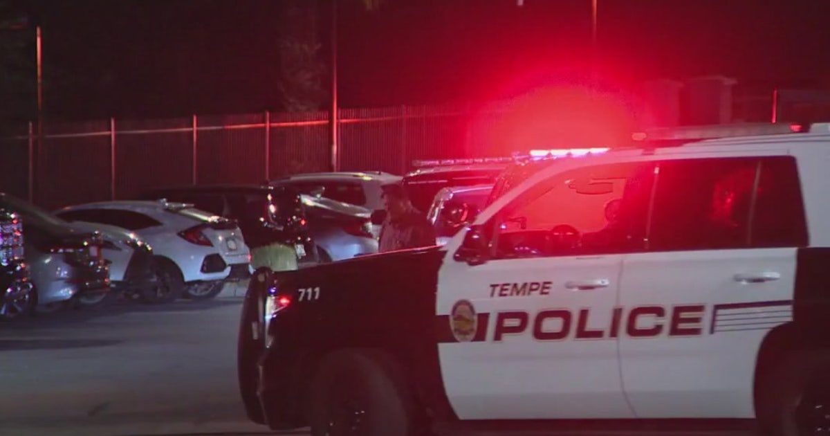 Man dead, woman hurt in shooting at Tempe apartments: PD | FOX 10 Phoenix