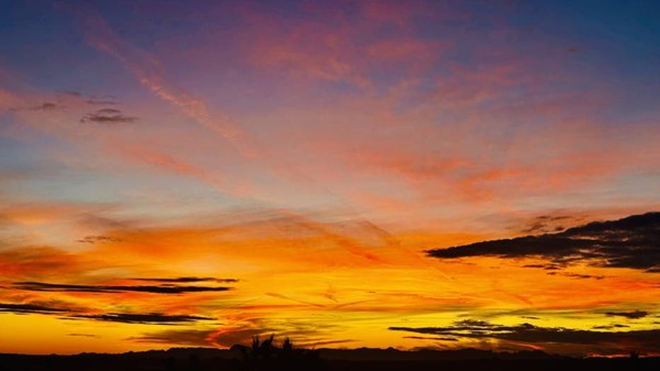 An amazing evening sky to wrap up this Thanksgiving weekend. Enjoy the night everyone! Thanks Adrienne Brown for sharing this photo from Lake Havasu City.