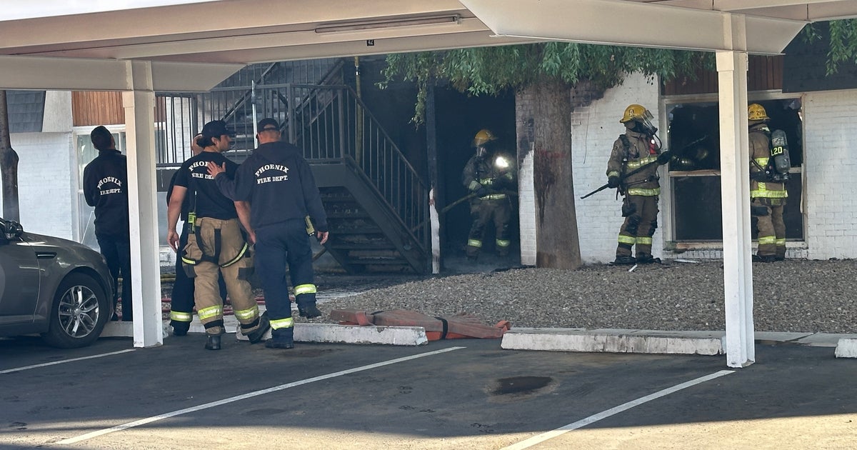 10 people displaced due to Phoenix apartment complex fire | FOX 10 Phoenix