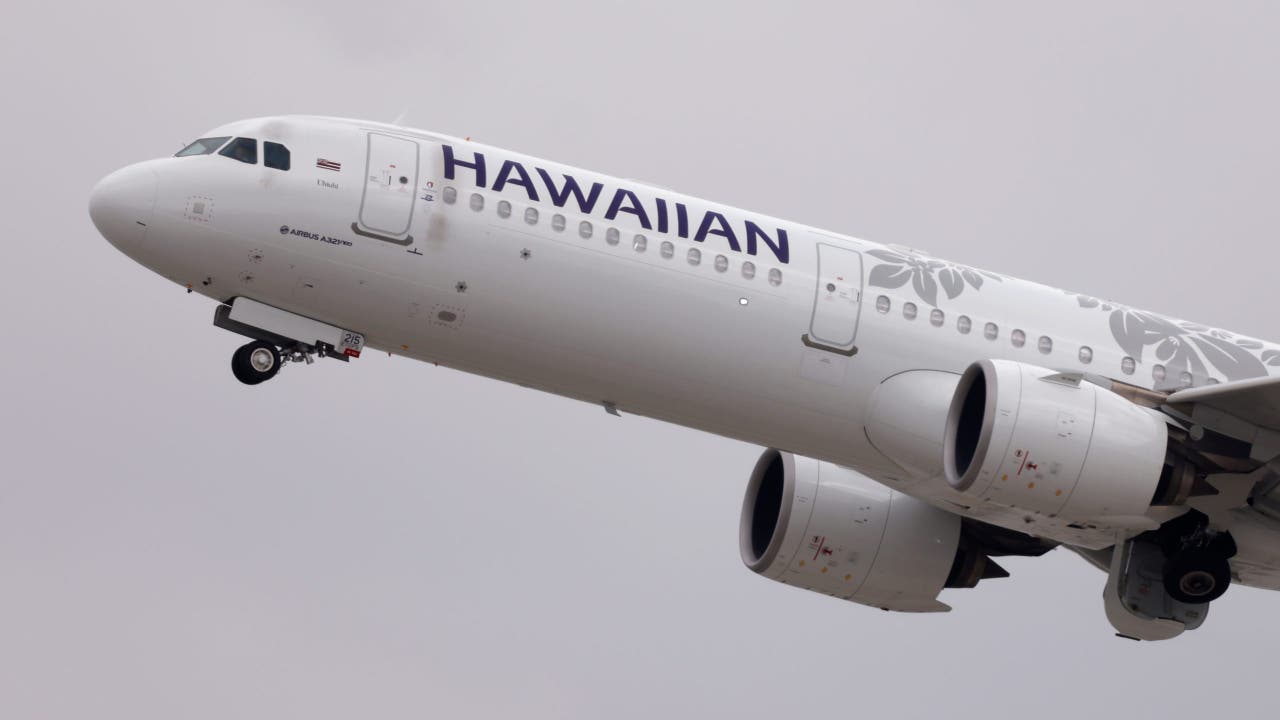 Turbulence slammed Hawaiian Airlines flight from Phoenix because Turbulence slammed Hawaiian Airlines flight from Phoenix because
