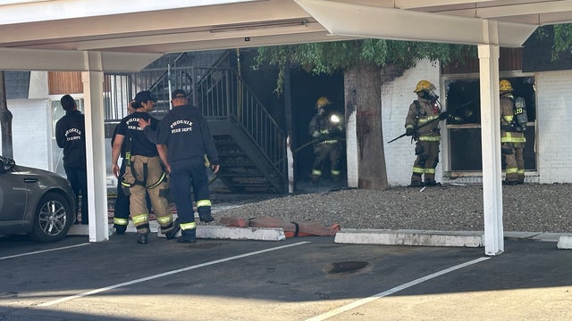 10 people displaced due to Phoenix apartment complex fire